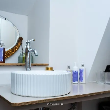 La Maison Laborey, Gite Avec Terrasse Et Piscine * Dijon