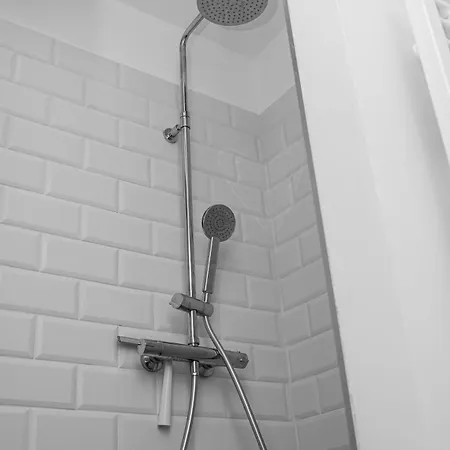 Dans Ancienne Ferme Avec Grande Terrasse Et Piscine 아파트